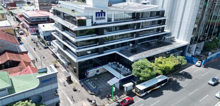 El gobierno presenta un proyecto para emitir eurobonos por 13.500 millones de dólares

 – La nación