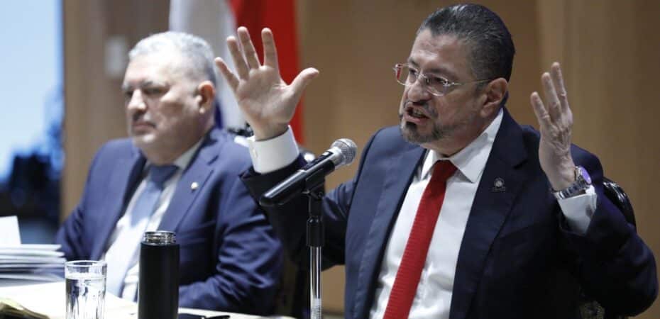 Los diputados determinarán el lunes si el 15 de diciembre se realizará una reunión para votar el levantamiento de la inmunidad de Rodrigo Chaves.

 – La nación