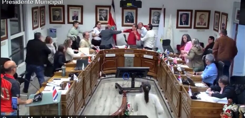 Las reuniones del consejo local terminaron con retrocesos y enfrentamientos.

 – La nación