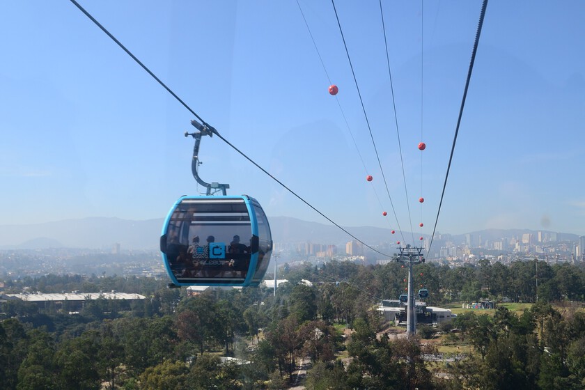 Viaja en un teleférico de 15 kilómetros de longitud.

 – La nación