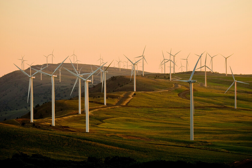 Hacía tanto viento en España que se apagaron los aerogeneradores

 – La nación