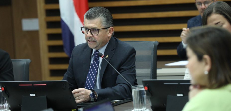 Ante la “epidemia” de asesinatos, “no hay que ser complaciente, sino mano dura”, afirma el presidente del comité de seguridad.

 – La nación