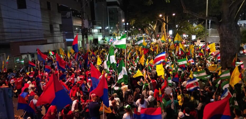 Caravana multipartidista tomó San José tras debate de Teletica y rompe el frío en campaña

 – La nación