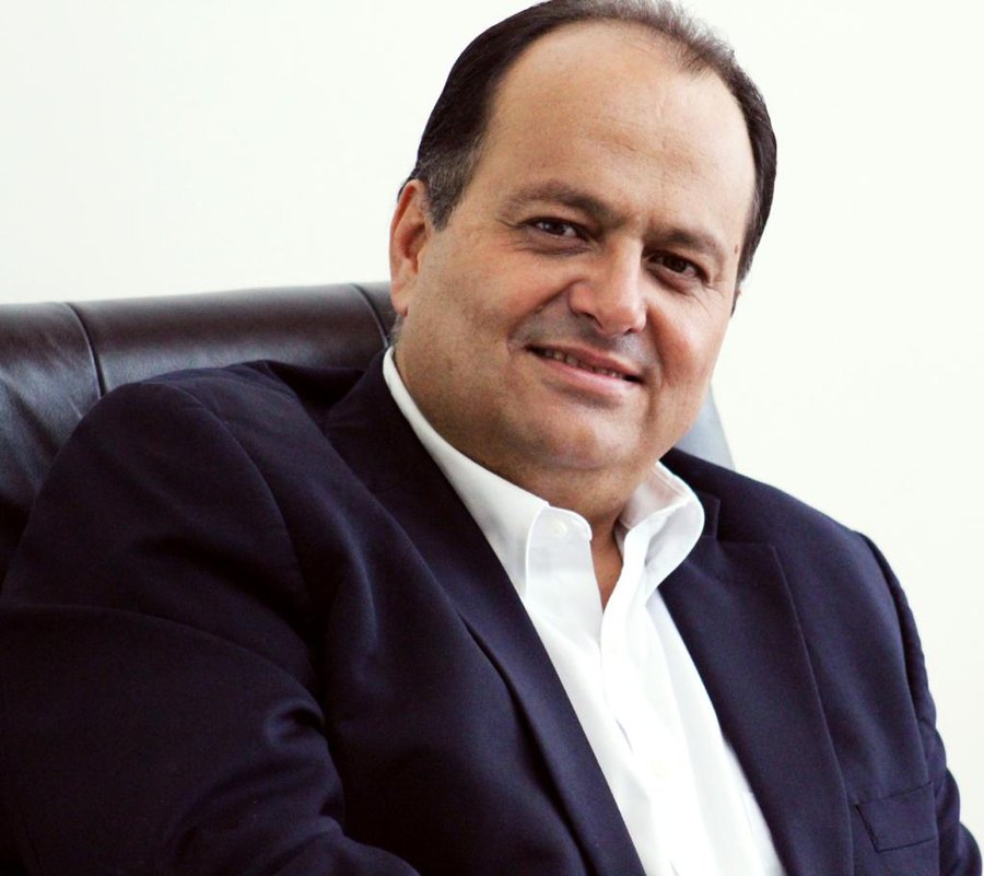 Nunca me verás firmar al aire ni mentirle a un ciudadano.

 – La nación