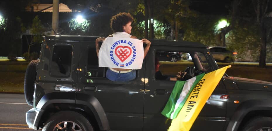 Crónica y Galería | Una caravana en San José, 1.000 formas de pensar y un rival común: el chavismo

 – La nación