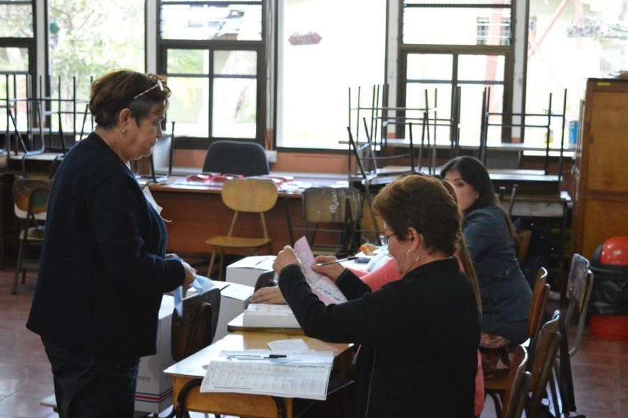 En un mes, los costarricenses acudirán a las urnas para elegir al sucesor de Chaves

 – La nación