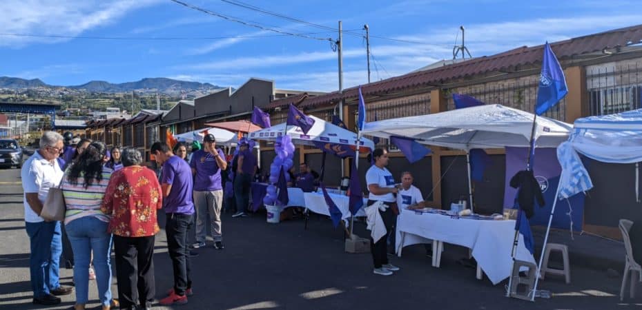 TSE explica que la colocación de cortinas depende de la situación de cada centro educativo

 – La nación