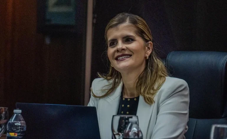 Laura Fernández negocia candidatos y cargos con evangelistas

 – La nación