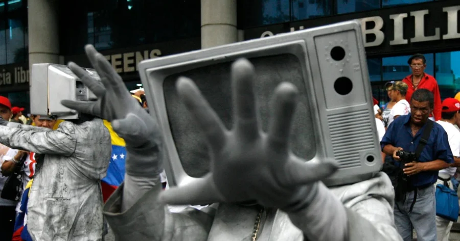 Autocensura y precariedad laboral, entre las denuncias de periodistas costarricenses

 – La nación