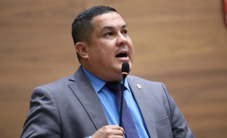 Carlos Andrés Robles exige intervención urgente en rutas alternativas por colapso de vía en la Ruta 1

 – La nación