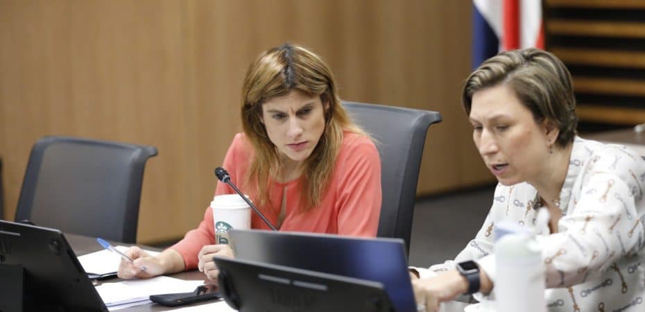 “Hasta 2024 la responsabilidad política de las decisiones en el fondo es de ella”, dice Andrea Álvarez tras la audiencia de Marta Esquivel.

 – La nación