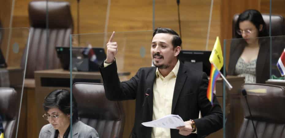 Robles respondió a Chaves y hasta habló de “niños desconocidos”

 – La nación