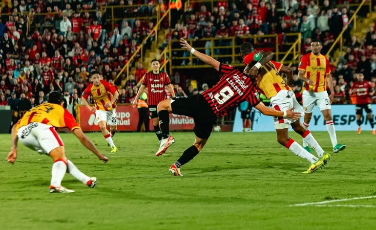 Alajuelense se mete en un problema – La nación