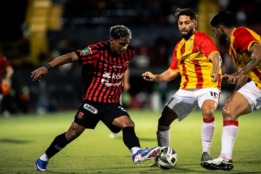 Alajuelense y Herediano firmaron un partidazo con estilos opuestos – La nación