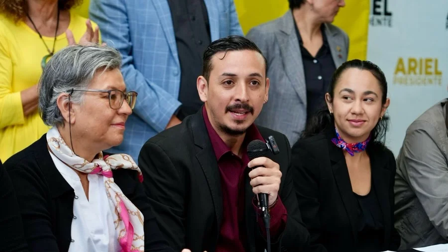 Ariel Robles le recuerda a Laura Fernández que ella es presidenta y no subordinada a Chaves

 – La nación