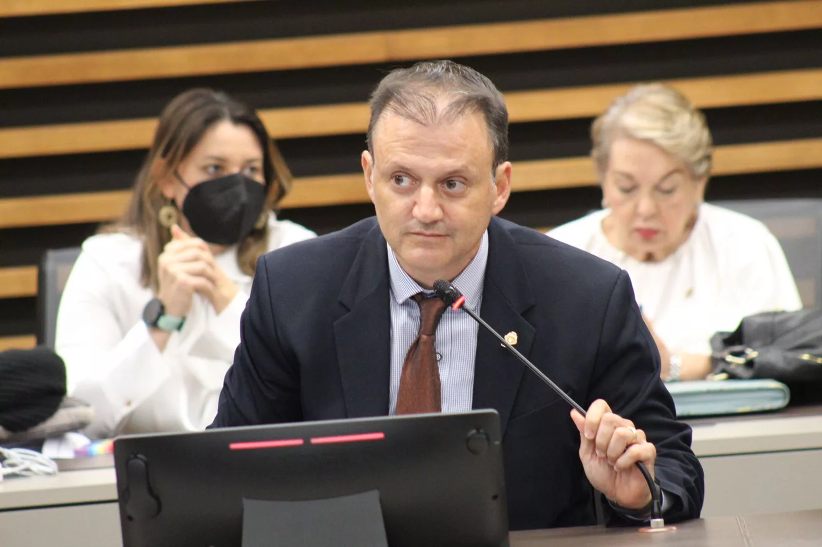 Luis Diego Vargas confrontó al representante del Frente Amplio

 – La nación