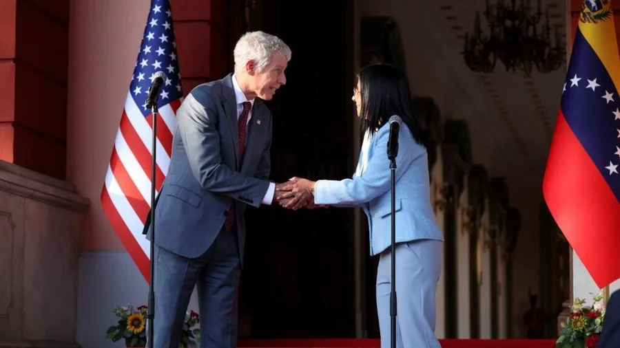 Secretario de Energía de Estados Unidos visita Venezuela con el objetivo de “liberar” la economía.

 – La nación