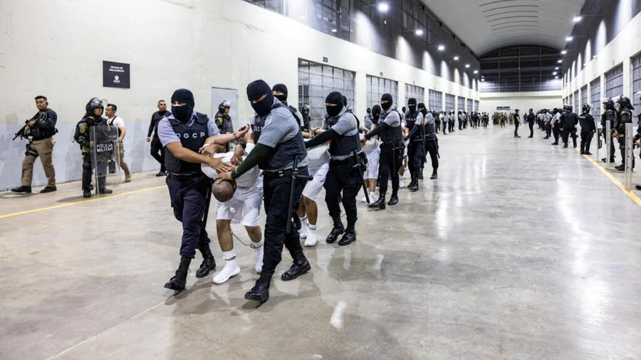 Juez ordena a Trump facilitar retorno a EE.UU. de venezolanos retenidos en megaprisión salvadoreña

 – La nación