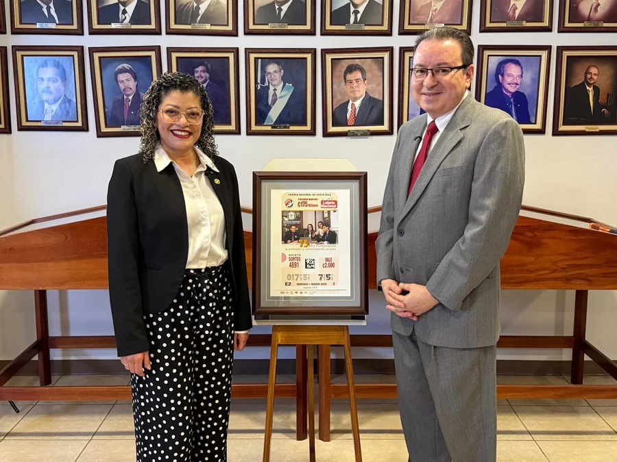 Billete de lotería está dedicado al 75 aniversario del Colegio de Contadores Privados

 – La nacion