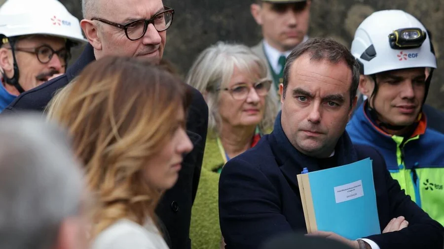 El gobierno francés apuesta por la energía nuclear, en lugar de la eólica y la solar

 – La nación