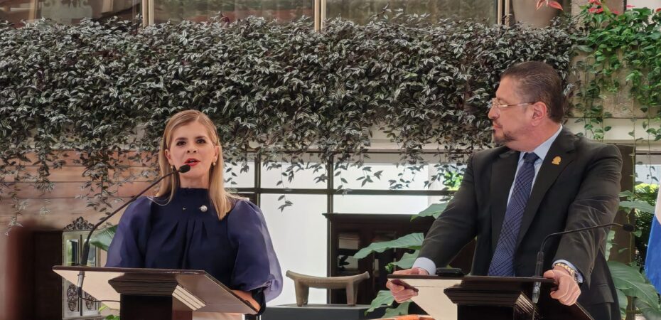 Laura Fernández: “Señor Fiscal, dígame en qué puedo ayudarle”

 – La nación