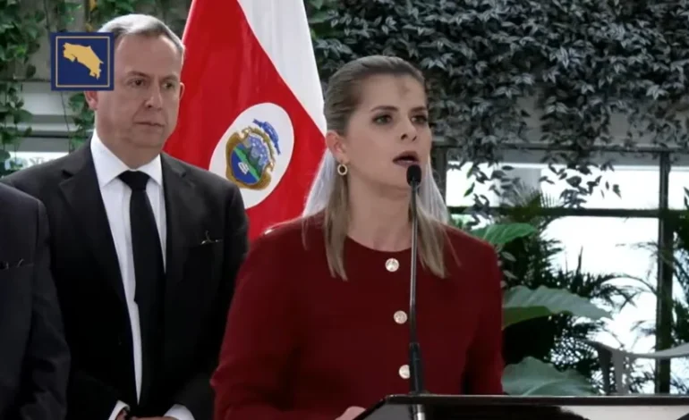 Laura Fernández contrata equipo técnico asesor para formular proyectos de reforma constitucional

 – La nación