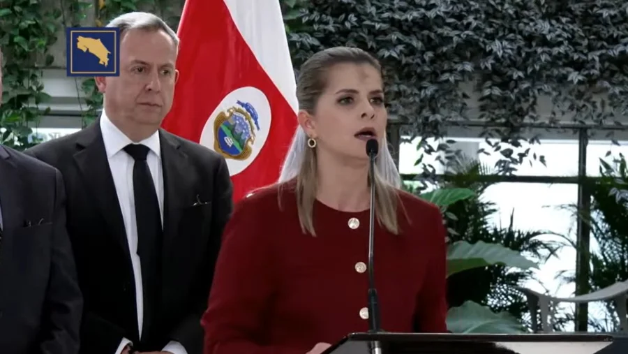 Laura Fernández contrata equipo técnico asesor para formular proyectos de reforma constitucional

 – La nación