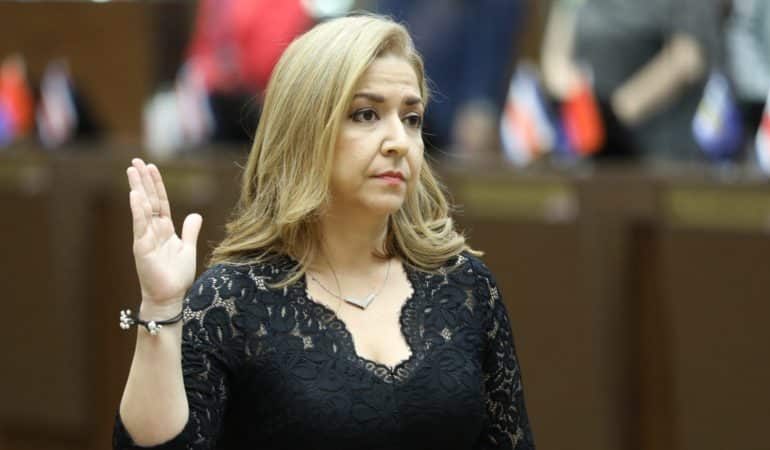 Mary Munive descarta continuar como ministra de Salud

 – La nación