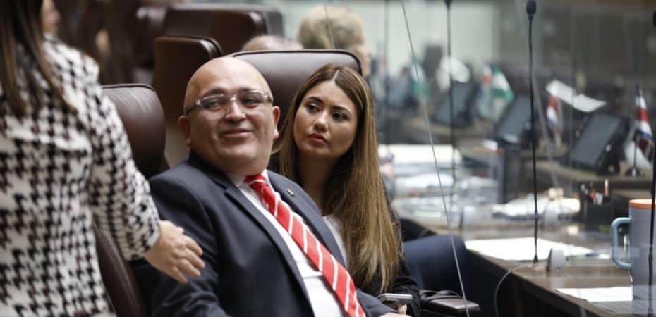 ¿El PUSC respaldará el informe mayoritario del estudio de la CCSS firmado por María Marta Carballo?

 – La nación