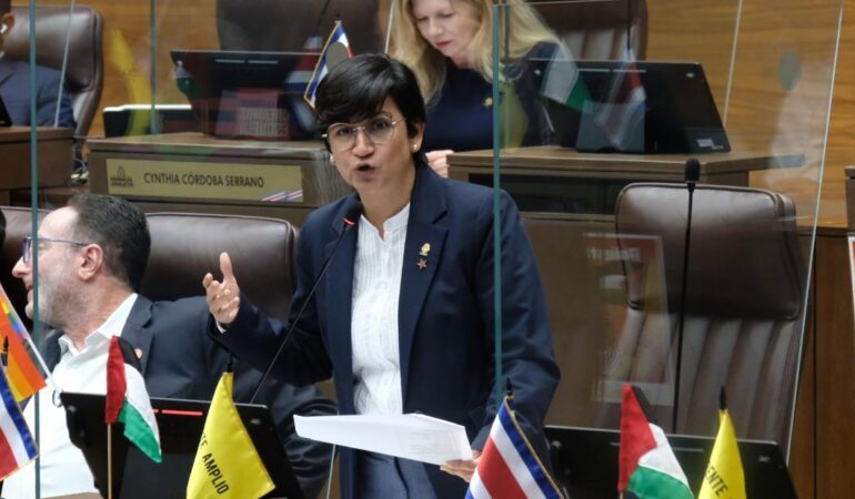 Laura Fernández, presidenta electa, reta a representantes del Frente Amplio a discutir en mesa de trabajo proyecto sobre Crucitas

 – La nación