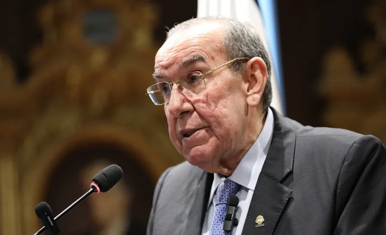 Rodrigo Arias acuerda reunirse con Laura Fernández este jueves

 – La nación