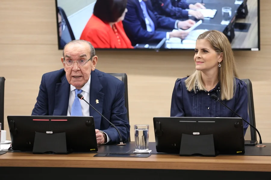 Rodrigo Arias celebra diálogo respetuoso entre Laura Fernández y la oposición 

 – La nación