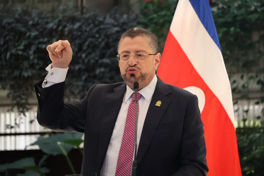 Chaves recordó que Izquierdo llevaba años pegado a la “glándula mamaria” del estado

 – La nación