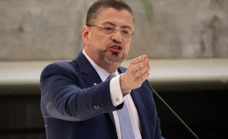 Chaves pide a Yara Jiménez eliminar horario de control político y sesionar hasta las 21:00 horas

 – La nación