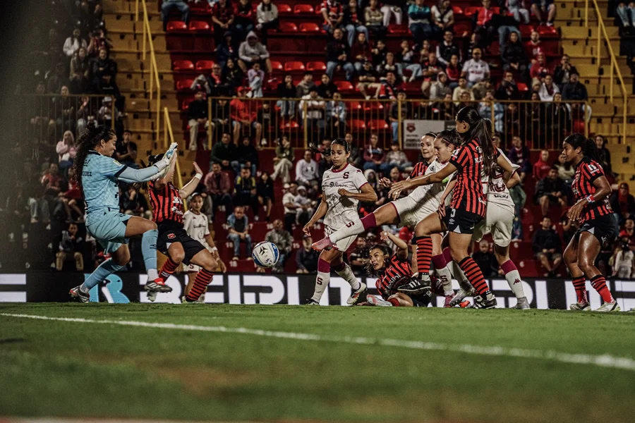 Carolina Venegas alertó sobre fracturas; Saprissa descarta cirugía inmediata – La nación