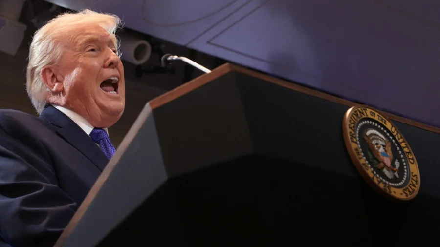 Trump desafía al Tribunal Supremo y asegura que impondrá nuevos aranceles del 10%

 – La nación