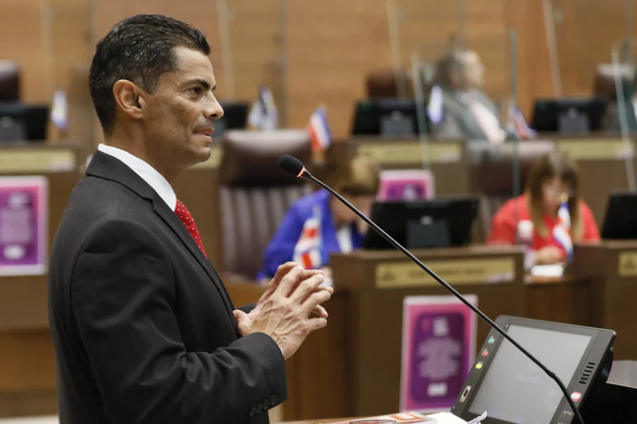 Fiscal pide a Laura Fernández abrir una nueva etapa de relación entre las fuerzas de la República

 – La nación