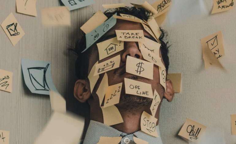 Uno de los mayores errores que cometemos como sociedad es asumir que vivir cansado es normal.

 – La nación