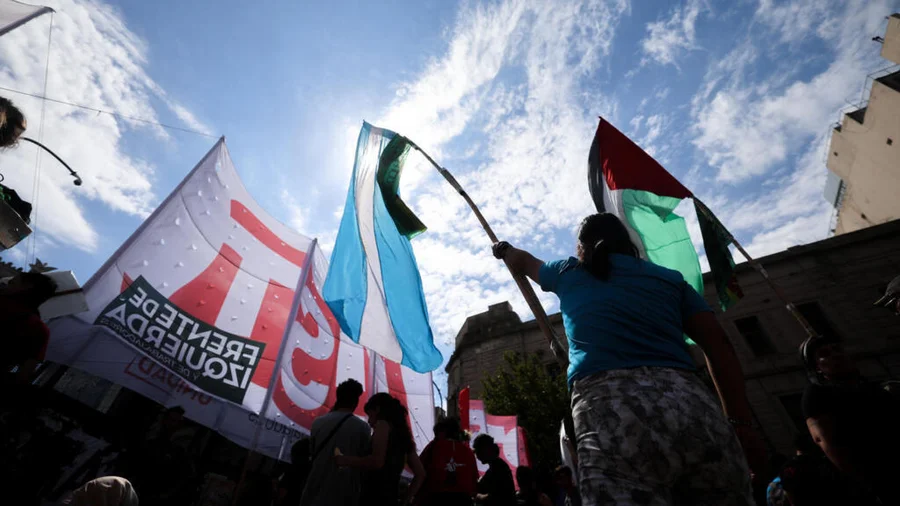 La justicia argentina suspende parte de la reforma laboral de Milei, dando por ahora una victoria al sindicalismo

 – La nación