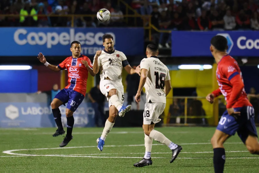 Alajuelense viaja diezmado hacia Los Ángeles – La nación