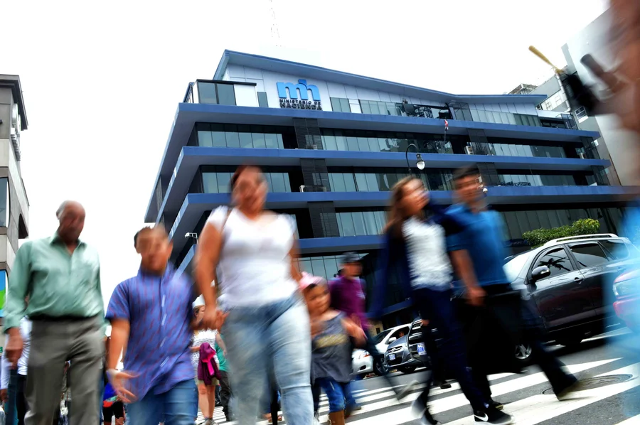 La deuda de Costa Rica cae al 59,2% del PIB y los pagos de intereses registran una caída histórica

 – La nación