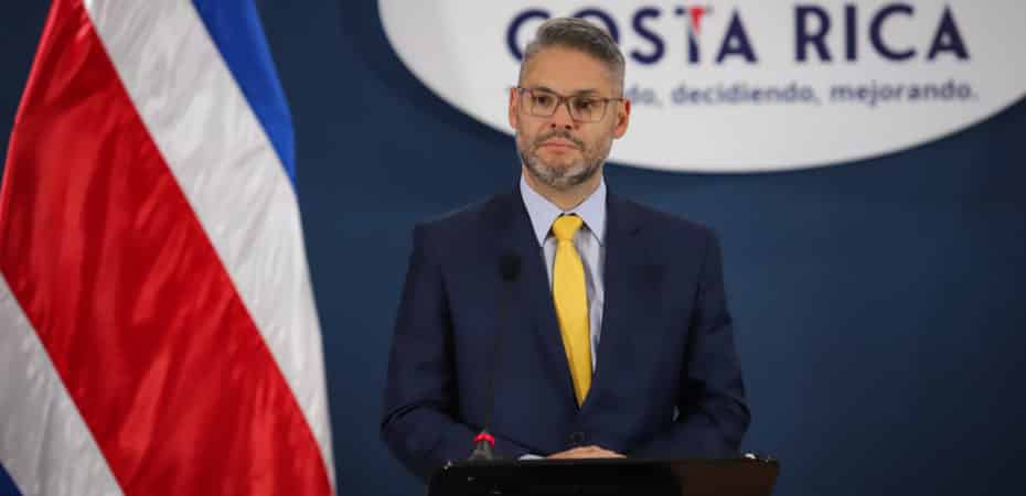 El Ministro de Educación explica su salida de la directiva del Teatro Nacional

 – La nación