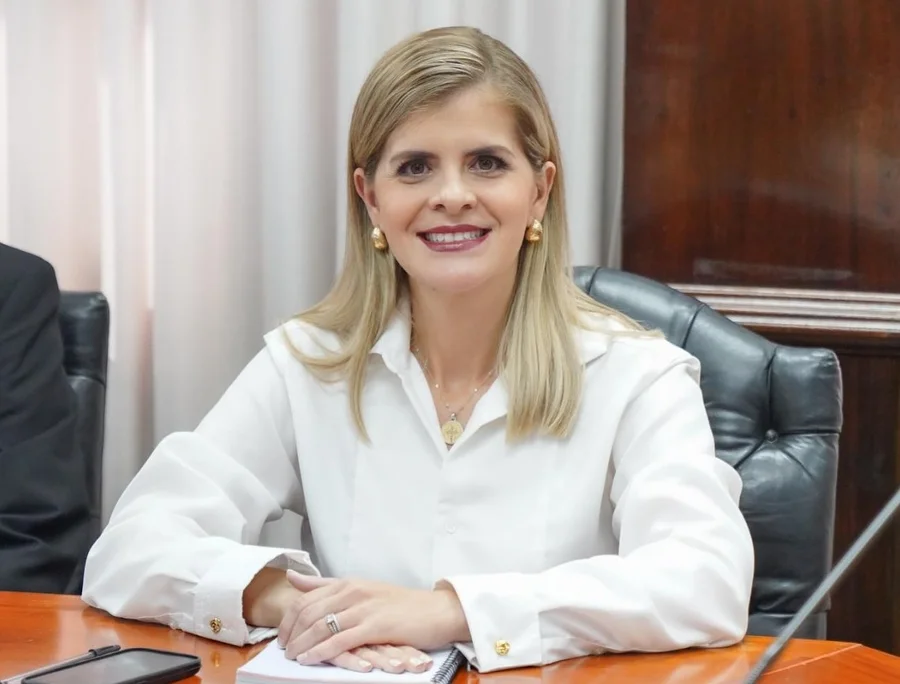 ENCUESTA: 65,3% de costarricenses califica positivamente a Laura Fernández

 – La nación