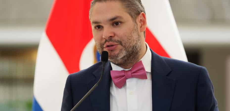 El Ministro de Educación deja la directiva del Teatro Nacional

 – La nación