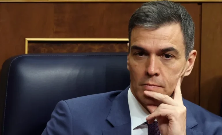 España cierra su espacio aéreo a vuelos involucrados en la guerra, reavivando las tensiones con Estados Unidos.

 – La nación