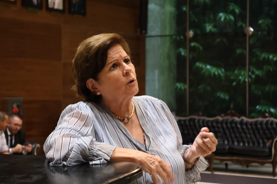 Cisneros a Feinzaig: El pueblo ha desaparecido del mapa político

 – La nación