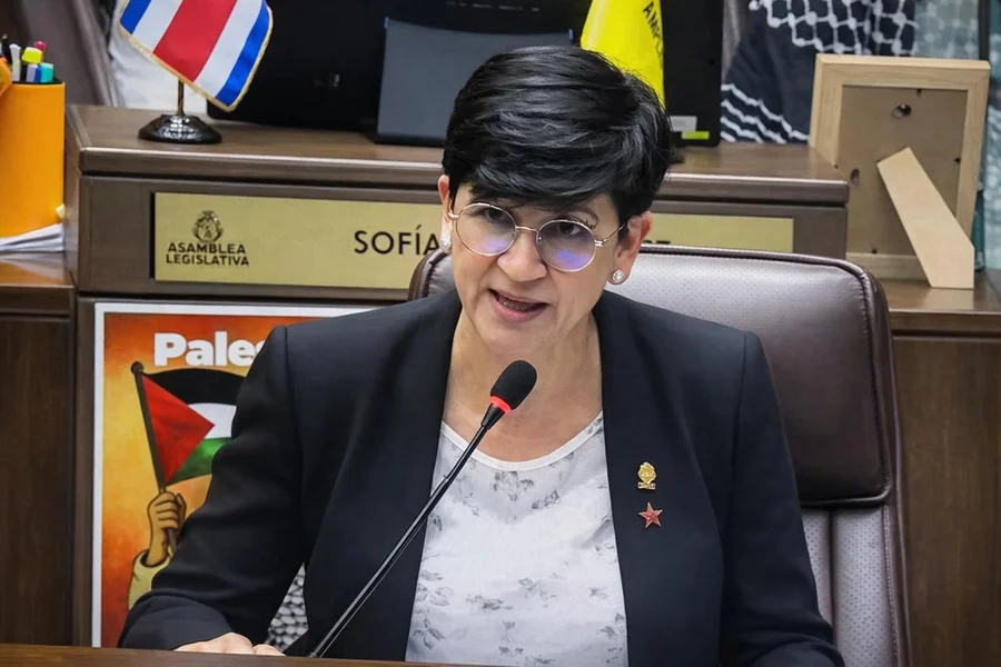 Rocío Alfaro llama a Chávez “perro faldero” de Trump por romper relaciones con Cuba

 – La nación