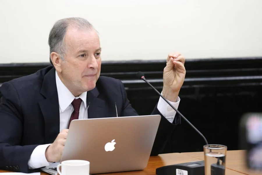 Ottón Solís califica a Chaves de “inculto y vulgar” por comentarios contra Claudia Dobles

 – La nación