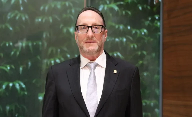 Feinzaig pide a Laura Fernández designar a alguien “con más corazón” que las actuales autoridades de la CCSS

 – La nación