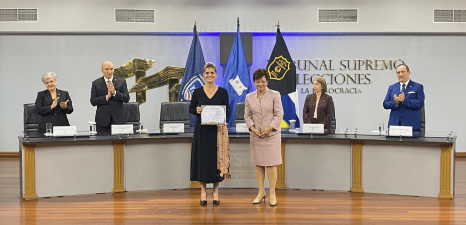 Laura Fernández Presidenta TSE Credenciales –  CR

 – La nación